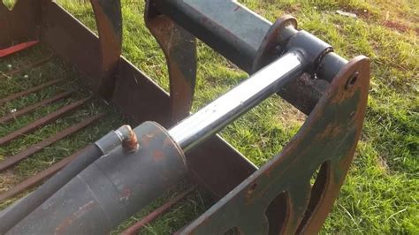 Telehandler sileage – handling grab £700 plus vat - Plant And Tractor ...