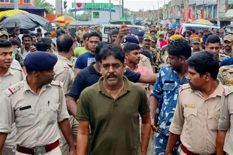 Cops parade ex-MLA Saokat in Jibantala for crime scene reconstruction