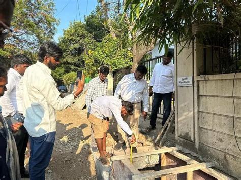 Velachery MLA pulls up contractor over SWD work