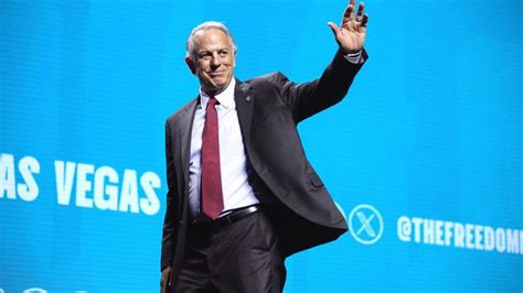 Onlookers astonished as GOP governor tells Trump crowd to stop booing ...