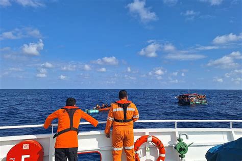 Rescuers find 21 people on raft drifting in Indonesian waters after ...