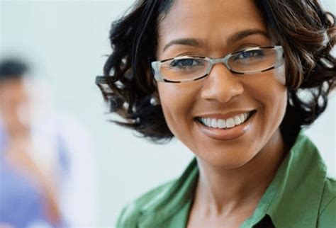 கண்ணாடி அணிவது கண்களின் பார்வை திறனை பலவீனப்படுத்துமா..? மருத்துவர் ...