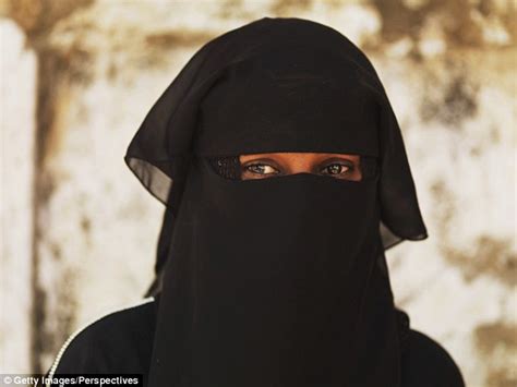 Ex Muslim Tells Of Her Mother Forcing Her To Wear A Niqab Daily Mail
