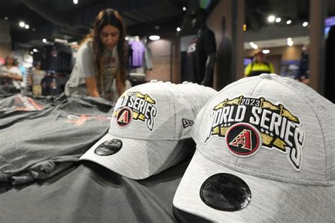 Chase Field Roof Open For World Series Game 3 Between Diamondbacks And