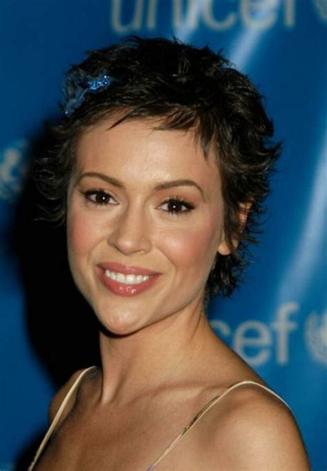 Alyssa Milano Rihanna Victoria Beckham Halle Berry Qui Porte Le Mieux La Coupe Courte