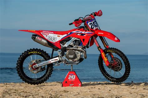 Out with the old cable clutch and in with the first hydraulically actuated. ¿Así serán las Honda CRF 2021? | Moto1Pro