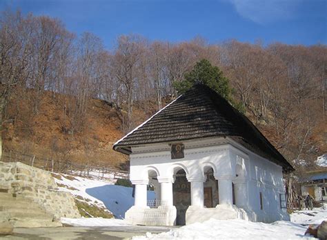 Manastirea frasinei este singura manastire ortodoxa din romania unde femeile nu au voie sa intre. Agrement Baile Olanesti