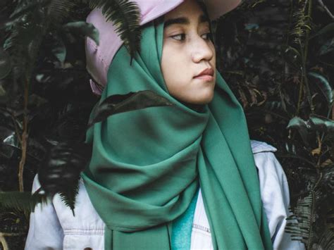 35 foto cewek cantik indonesia idaman para cowok. Jilbab Foto Cewek2 Cantik Lucu Berhijab Anak Remaja Smp ...