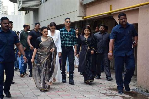 mission mangal trailer launch akshay kumar vidya balan taapsee pannu and others dazzle in black