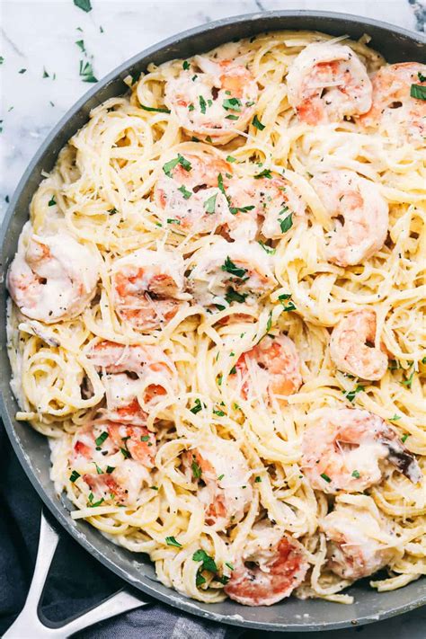 Wife's birthday is on tuesday and i am looking to make her a shrimp and pasta the sauce for this dish is actually more like a dressing. Creamy Garlic Shrimp Alfredo Pasta | The Recipe Critic
