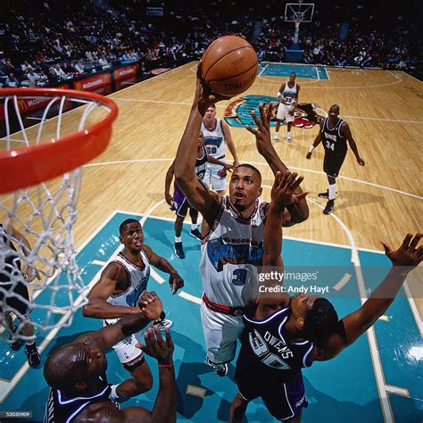 Sharif Abdur Rahim Of The Vancouver Grizzlies Drives To The Basket