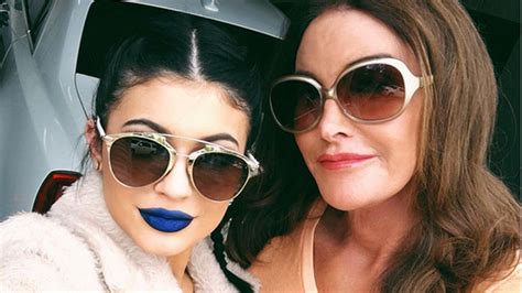 Kylie And Caitlyn Jenner Cuddle Up For Selfie As They Enjoy Some Bonding Time Mirror Online