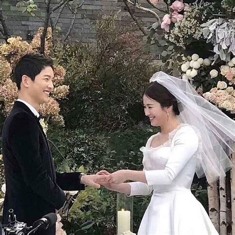 trending song hye kyo started crying after song joong ki said this to her at their wedding