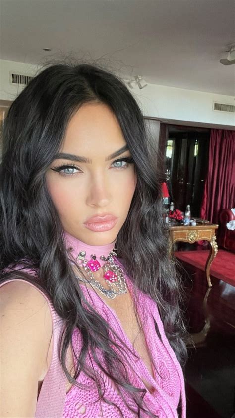 Megan Fox Looks Like Porn Star In Pink 4 Photos The Fappening