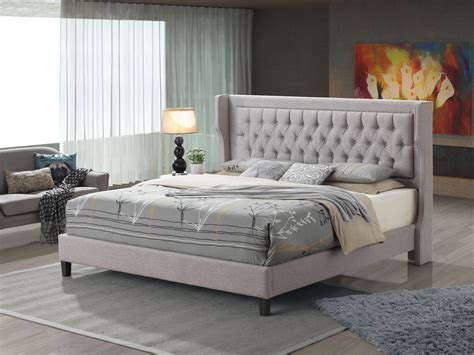 Brighton King Size Diamond Tufted Upholstered Platform Bed In Gray Fabric
