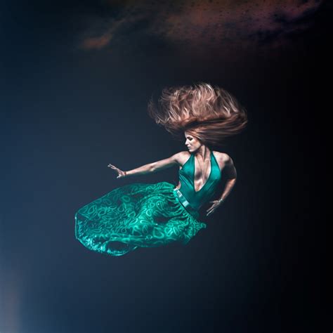 Fine Art Underwater Portrait Photo Photographer Anhede Kickass