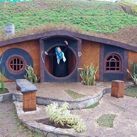 Savesave para land for later. Rumah Hobbit Paraland Resort / Rumah Hobbit Tulungagung ...