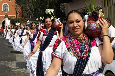 Luce Tradicional Ritual De Las Aguadoras En Uruapan Quadratín Michoacán