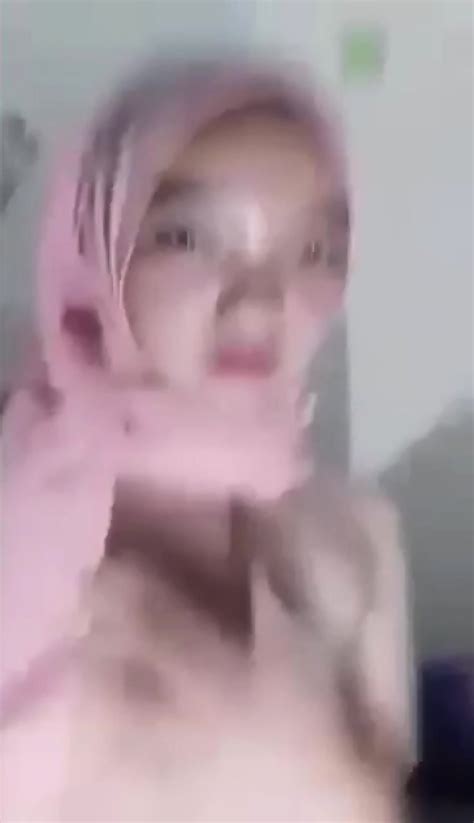 Neng Izza Jilbab Pink Pose Yoga Ngangkang Eporner
