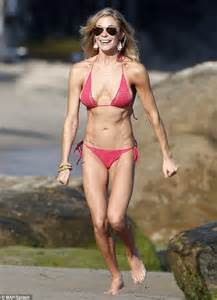 Leann Rimes Looks Jubilant As She Shows Off Her Healthy Curves In