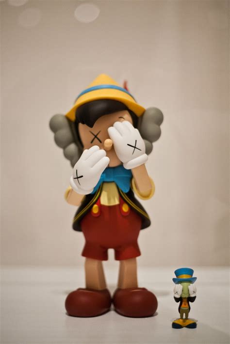 Kaws X Companion Pinocchio And Jiminy Arte Del Juguete Fondos De