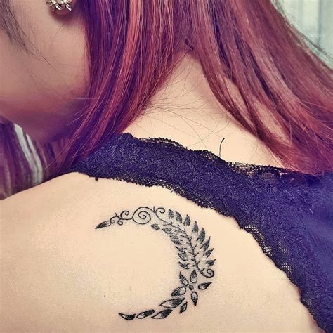 We love how rich the colors used in this tattoo are for even more individuality. 50+ Shoulder Blade Tattoo Designs & Meanings - Best Ideas ...