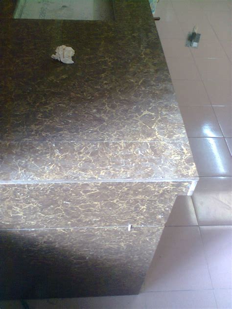 Table top dibuat oleh tukang rumah beliau. projek Kabinet dapur di kampung keriang pulau Alor Setar ...