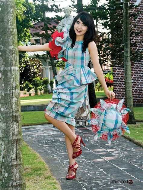 Myanmar Singer Chit Thu Wais Lovely Outdoor Fashion Photos Myanmar