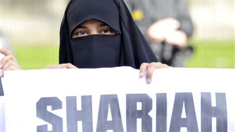 Die gleichzeitige mit der systematisierung der scharia war die. Dänemark: Islamische Moralpolizisten fordern "Scharia ...