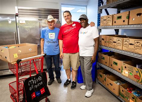 With a mission to provide healthy meals and resources by way of red carpet treatment to those in need, minnie's food pantry has since distributed over six. Minnies-Food-Pantry-pic-Jenn-Shertzer-Plano-Magazine-men ...
