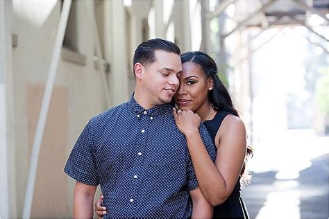30 Beautiful Engagement Photo Poses To Try Expertphotography