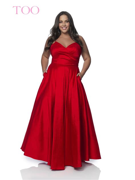 Pin By Katinkabelle On Jasmine Prom Plus Size Prom Dresses Plus Size