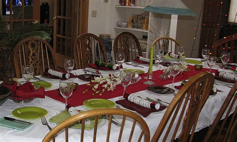A series dedicated to the world of british etiquette.subscribe today at youtube.com/theroyalbutl. Impress Your Guests By Laying Down A Perfect Dinner Table