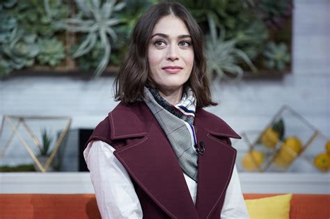Mean Girls Lizzy Caplan Reveals Truth About Playing Janis Ian