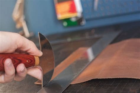 Beginners Guide To Leatherworking Leather Working Leather Working
