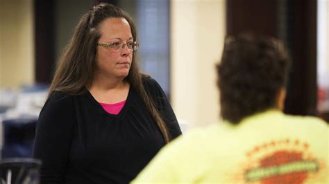 Kim Davis County Clerk Jailed For Refusing To Issue Gay Marriage Licenses