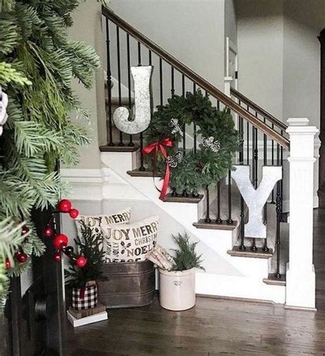 25 Warm And Festive Red And White Christmas Decor Ideas ~ Top Design