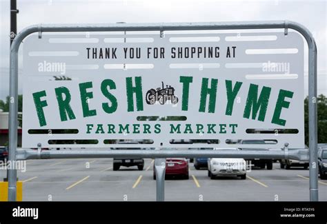 Thank You For Shopping Sign In Fresh Thyme Farmers Market Store Green