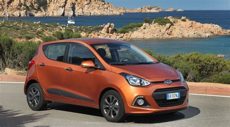 The hyundai i10 is a city car produced by the south korean manufacturer hyundai since 2007. Hyundai i10 1.0 (2013) review | CAR Magazine