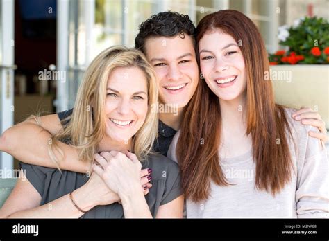 América Madre Y Sus Hijos Adolescentes Fotografía De Stock Alamy
