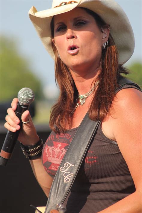 Pin By Amy Barrow On Oh Just Me Country Female Singers Best Country Music Female Singers