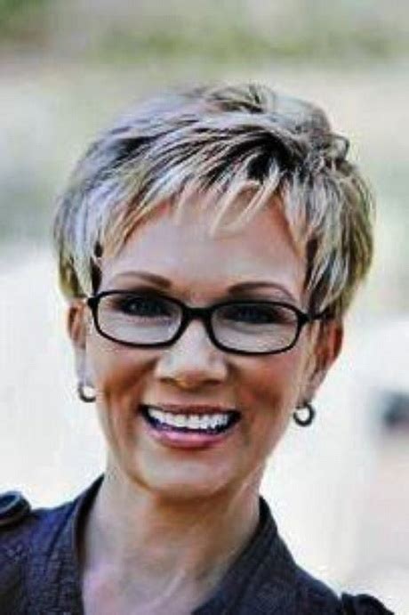 Short Hair Styles For Women With Glasses