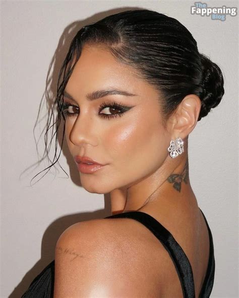 Vanessa Hudgens Flashes Her Nude Tits At The Vanity Fair Oscar Party 22 Photos Thefappening