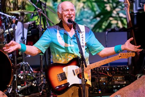 Jimmy Buffett Fun Is Back At Nashville Concert