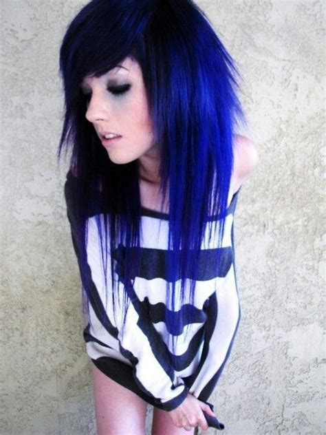 This navy blue highlighted lob = incredible. Electric blue hair color | Beauty | Pinterest