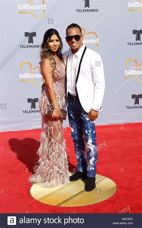 El cantante ozuna está comprometido y tiene dos hijos, de los que comparte fotos constantemente en sus redes sociales. Las Vegas, NV, EE.UU.. 26 abr, 2018. Ozuna en la terminal ...