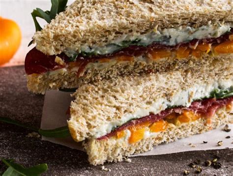 Alcune idee per dei tramezzini super e come farcire i tramezzini, perchè, sembra scontato, ma ci sono delle vere e proprie tecniche di farcitura, per avere il ripieno in bella vista, distribuito perfettamente. Tramezzini 5 ricette veloci | Negroni