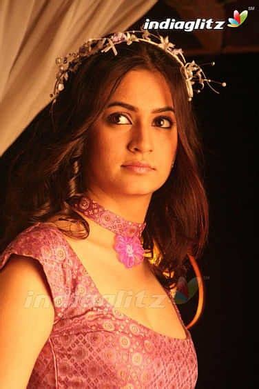 Pin By Jitendra Choudhary On Kriti Kharbanda Gorgeous Malayalam Actress Actresses Actress Photos