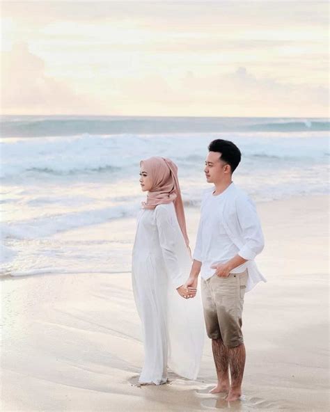 Selanjutnya ada tempat foto prewedding yang mengambil konsep keindahan pantai marina sebagian dari mereka memilih mengambil spot foto pada sore hari saat senja akan tenggelam. 30+ Foto Prewedding Hijab (CASUAL, INDOOR, OUTDOOR)