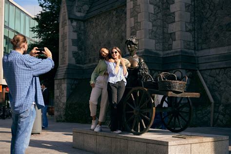 Guide To Dublins Statues And Monuments With Visit Dublin